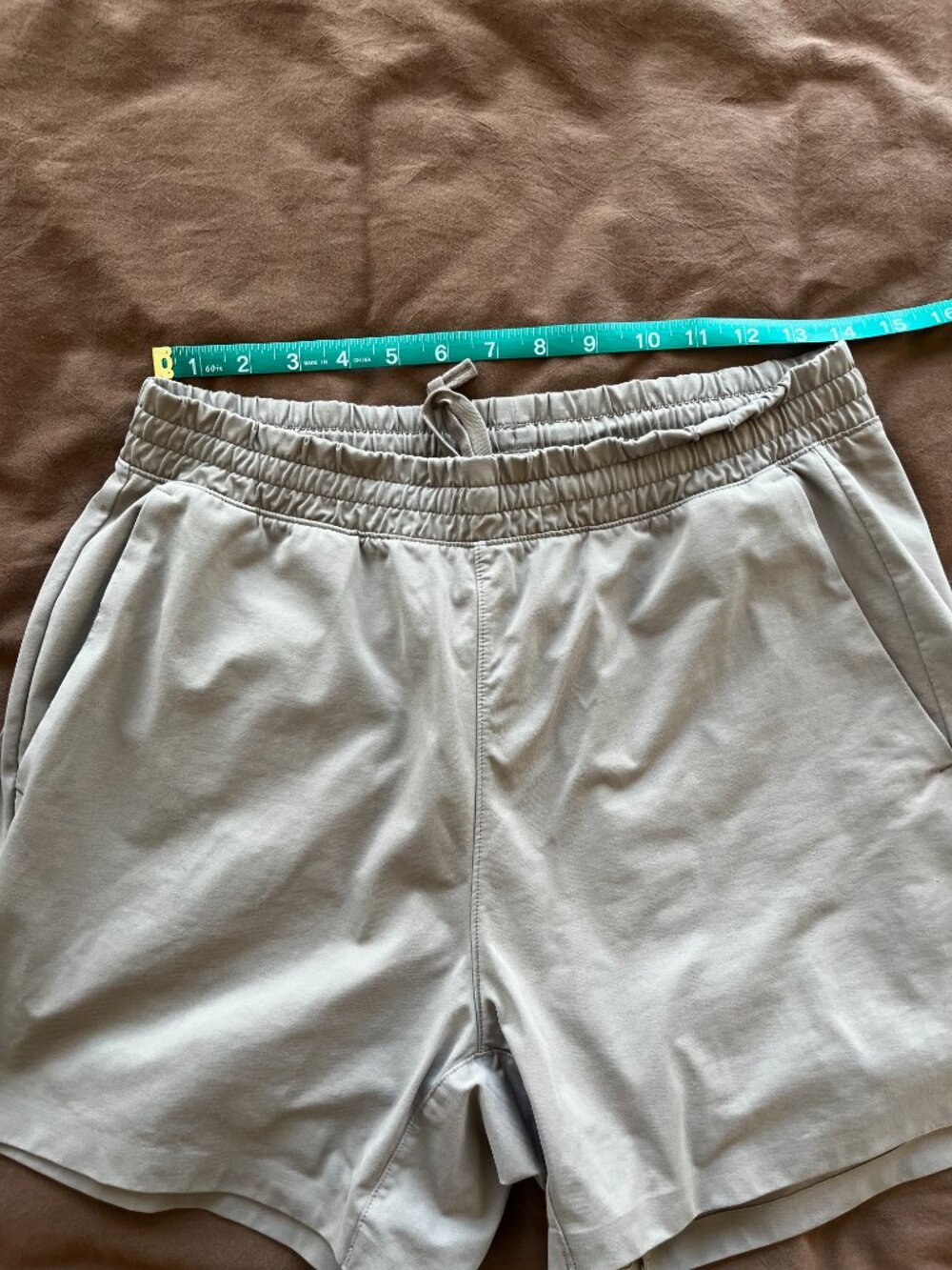 Uniqlo Men's Light Brown Elastic Waist Shorts - Size M - Picture 3 of 6